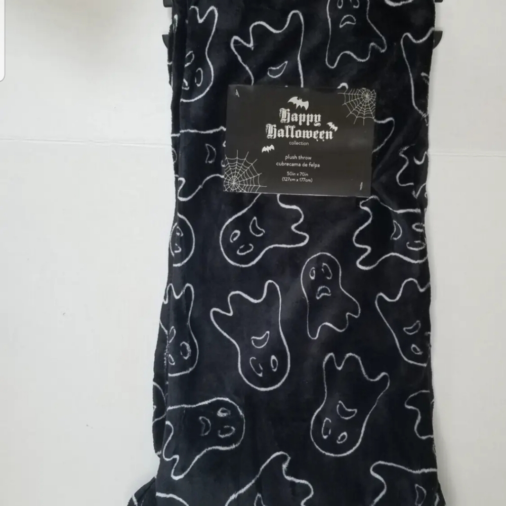 HALLOWEEN GHOSTS SOFT THROW BLANKET BLACK AND WHITE SUPER SOFT FUN